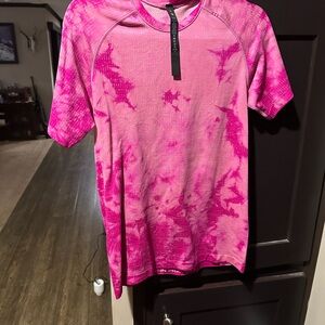 Men’s XSPink Lululemon Tie-Dye Short Sleeve Shirt
